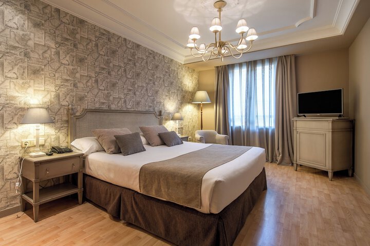 Room 17 of 46