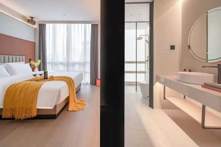 Room 11 of 29