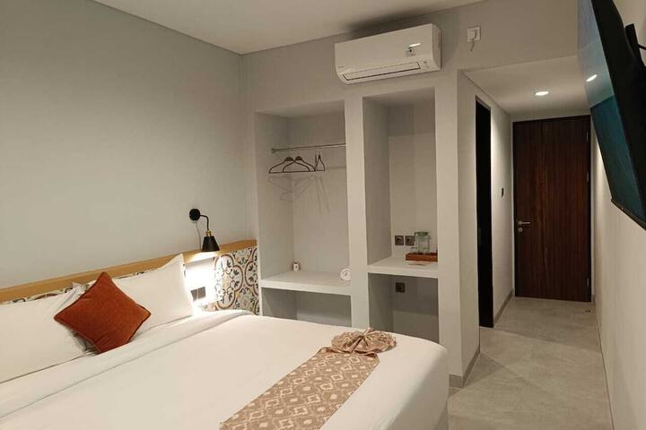 Room 12 of 96