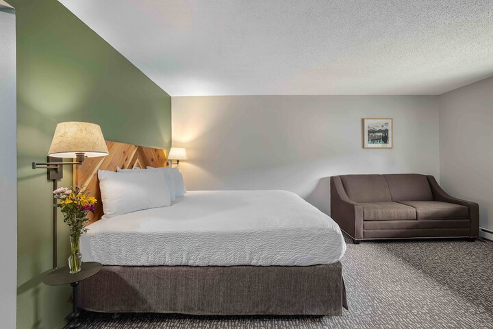 Room 6 of 28