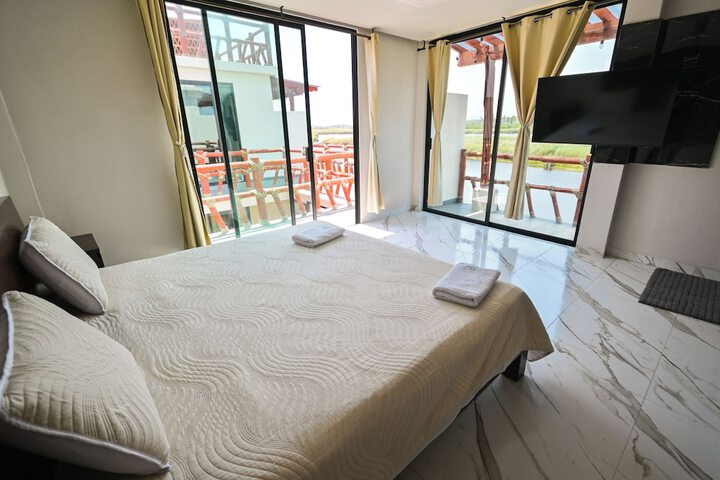 Room 8 of 18