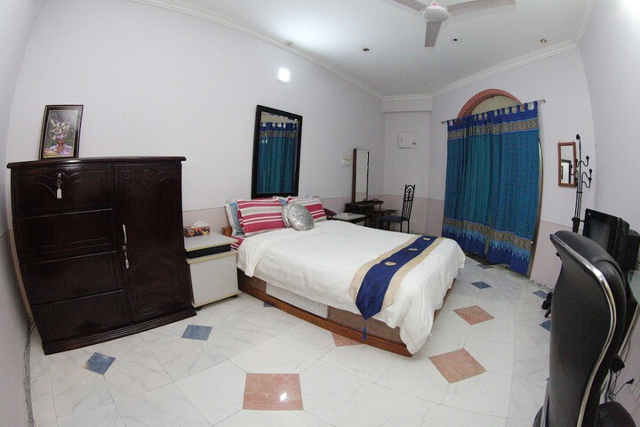 Room 17 of 144