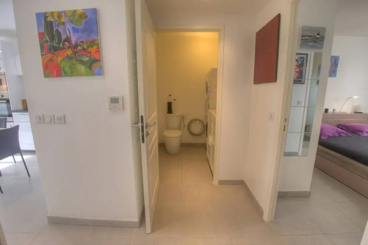 Room 3 of 18