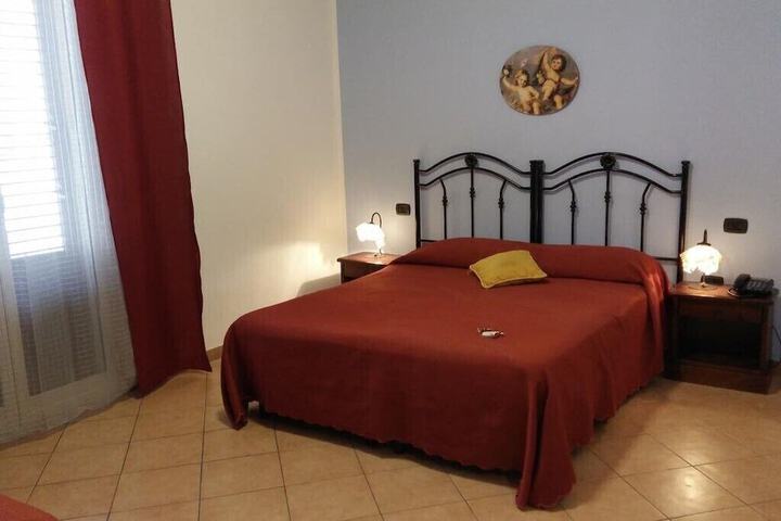 Room 11 of 48
