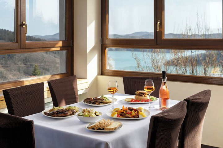 Dining 54 of 88
