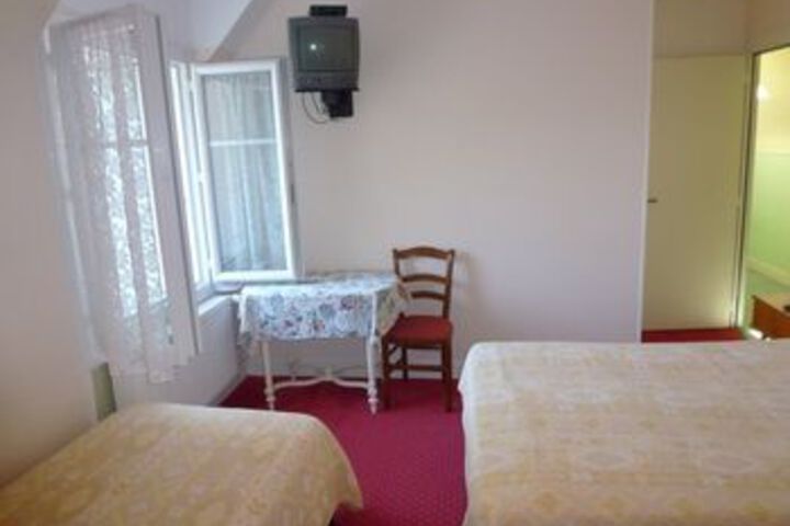 Room 8 of 13