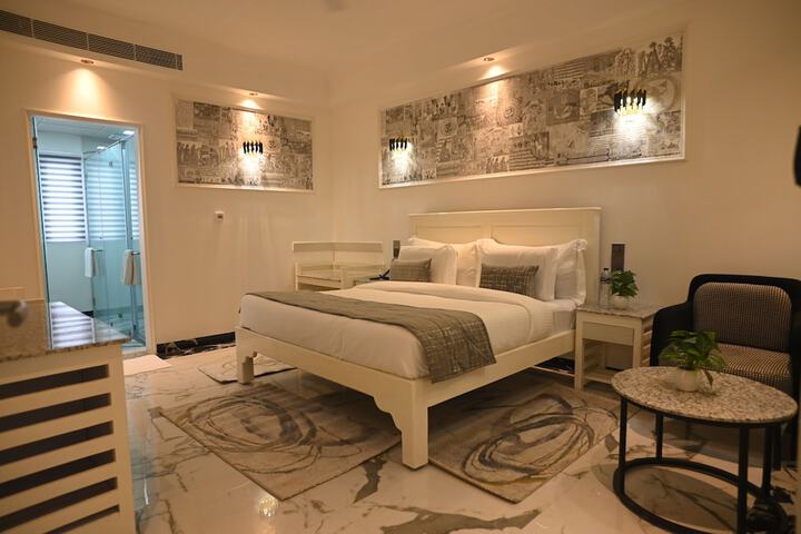 Room 14 of 37