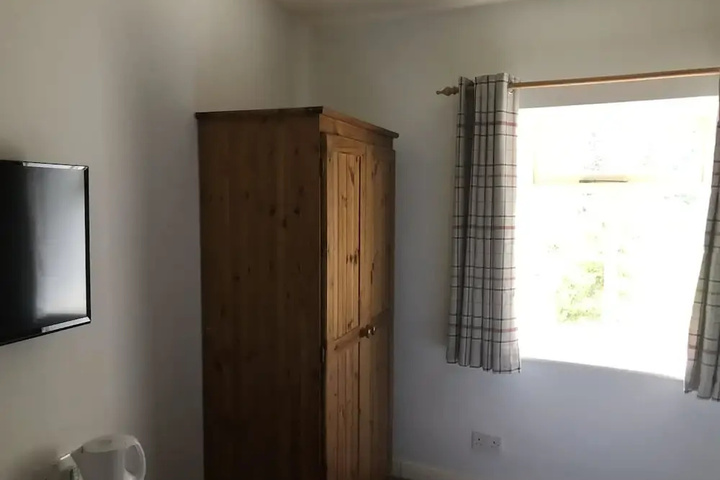 Room 4 of 19