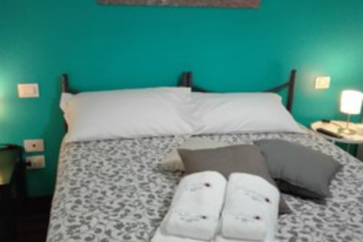 Room 11 of 24