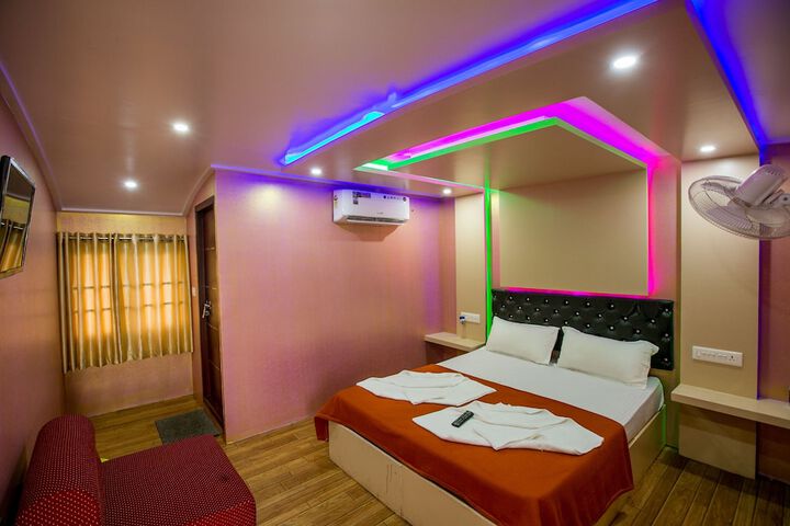 Room 6 of 14