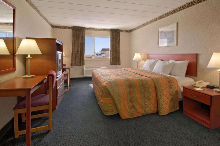 1 King Bed (2 of 12)