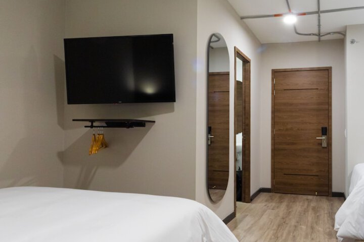 Room 17 of 46