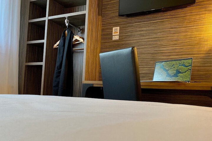 Room 35 of 127