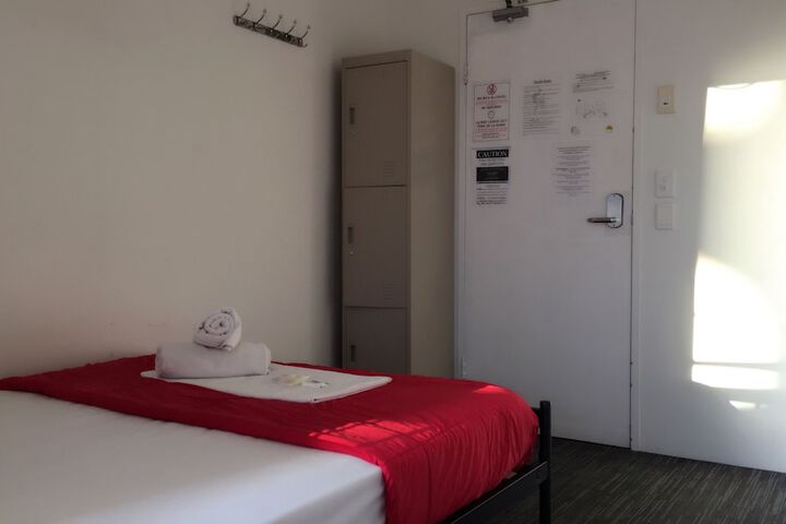 Room 5 of 31