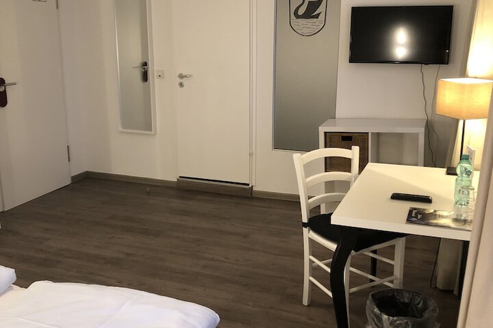 Room 9 of 22
