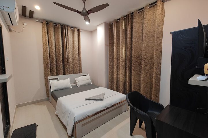 Room 8 of 25