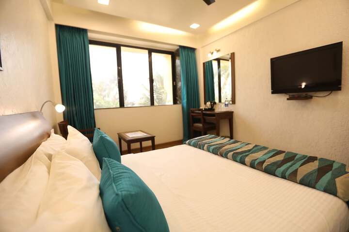 Room 6 of 38