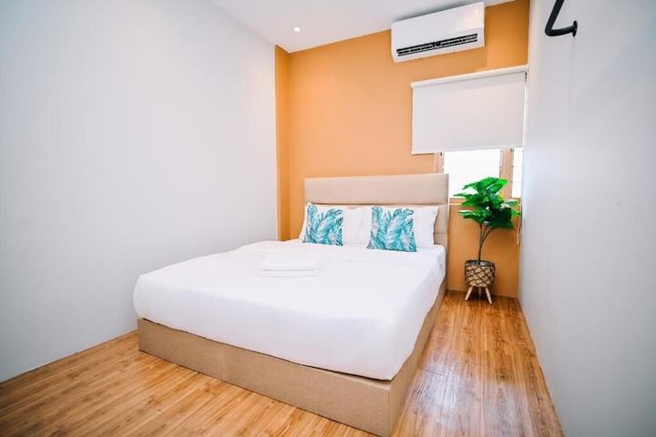Room 6 of 18