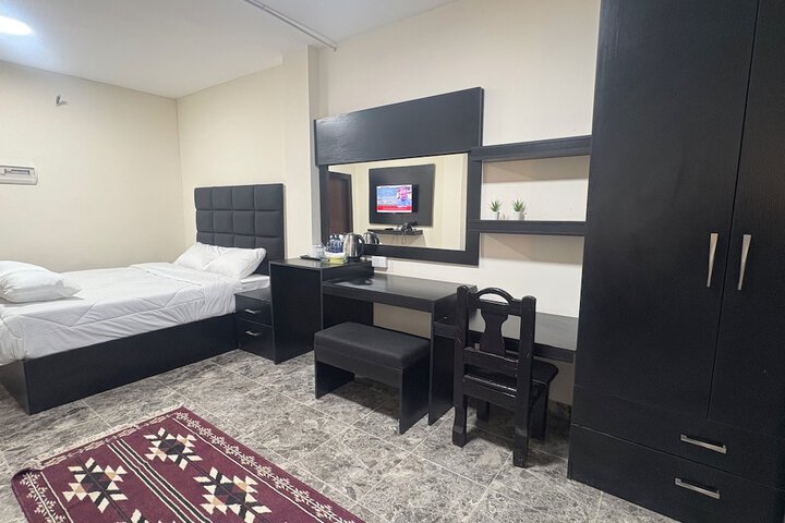 Room 17 of 34