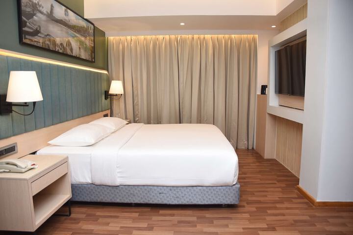Room 80 of 143
