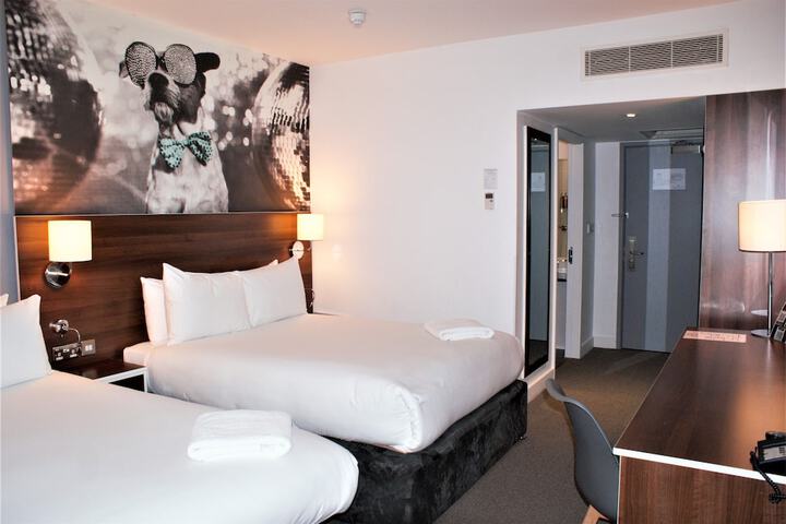 Room 13 of 42