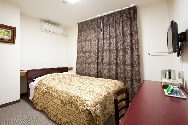 Room 12 of 25