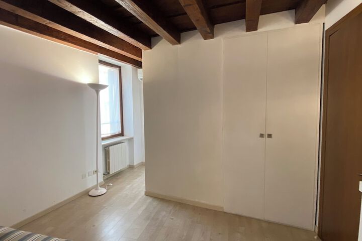 Room 6 of 31