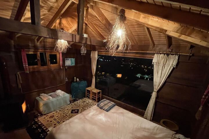Room 4 of 40