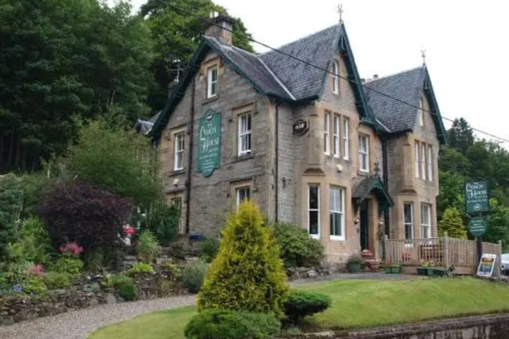 THE COACH HOUSE HOTEL