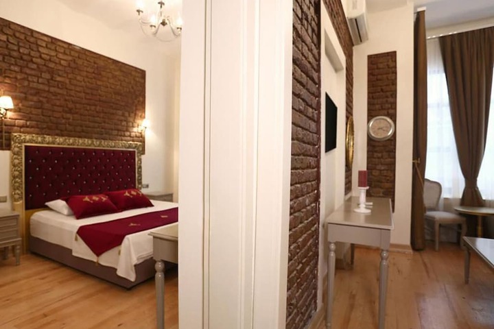 Room 4 of 19
