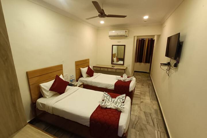 Room 12 of 93