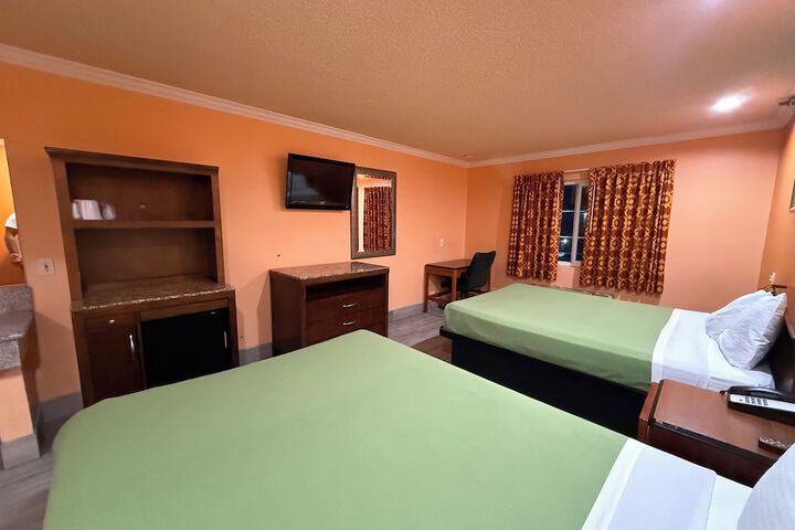 Room 13 of 30