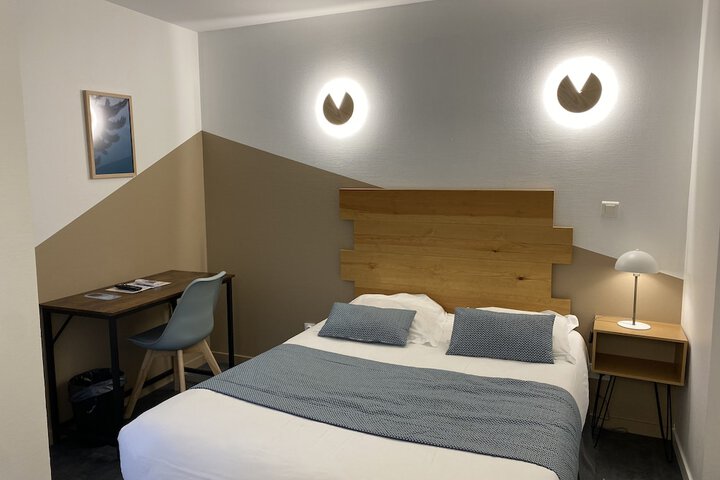 Room 5 of 76