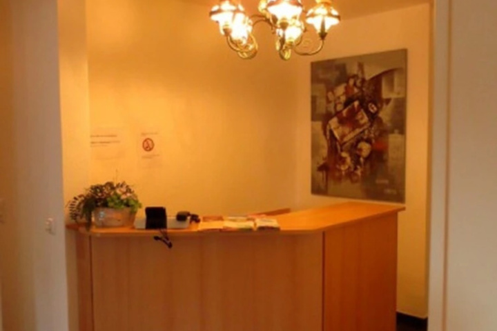 Room 7 of 12