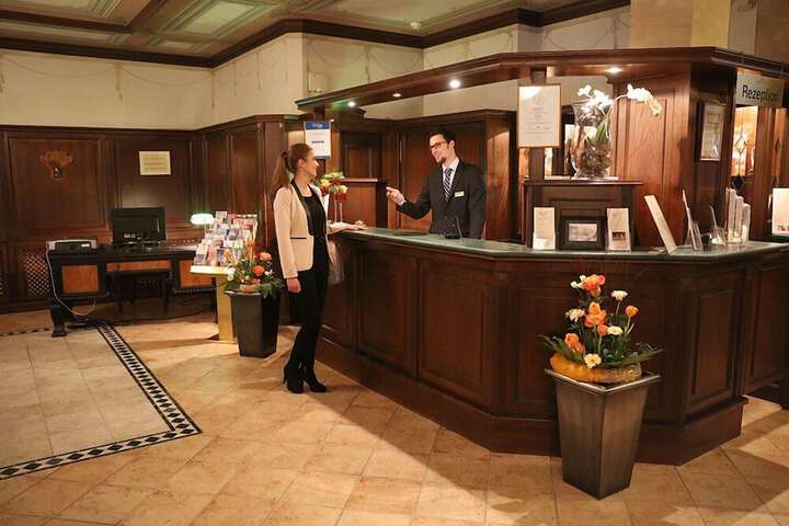 Entrance & Lobby
