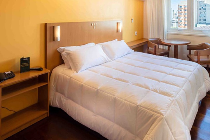 Room 4 of 32