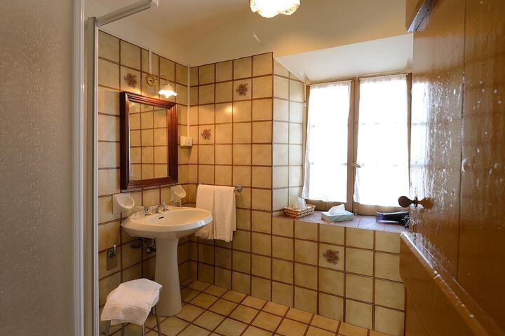 Room 20 of 65
