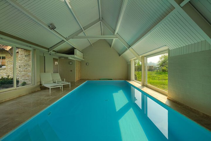 Hotel Pool
