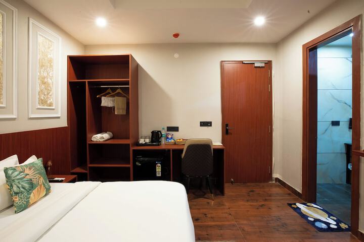Room 10 of 27