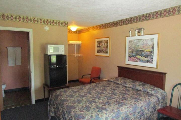 Room 6 of 12