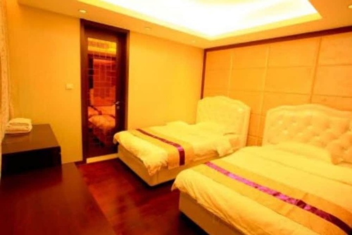 Room 2 of 8