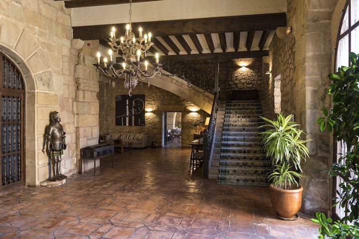 Hotel 2 of 64