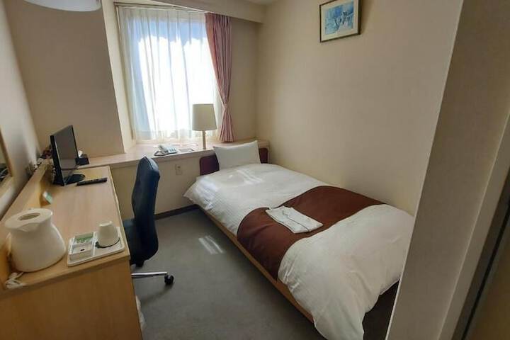 Room 13 of 36