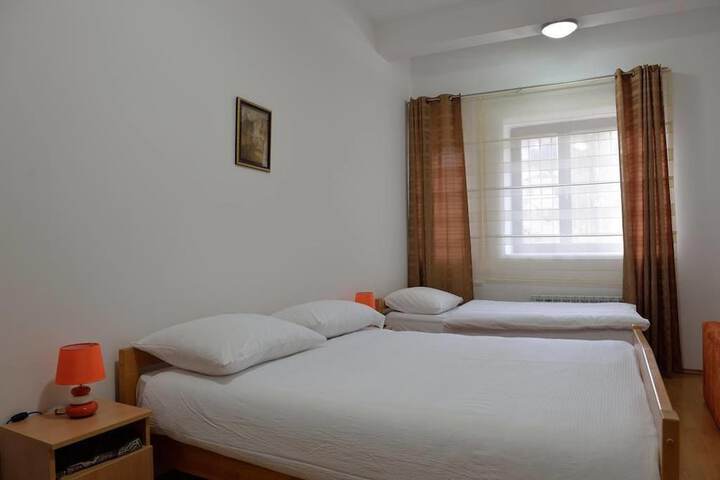 Room 6 of 23