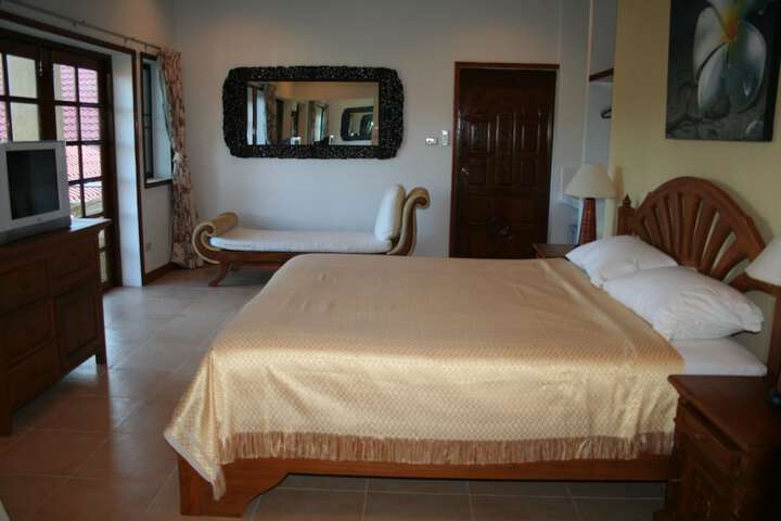 Room 8 of 93