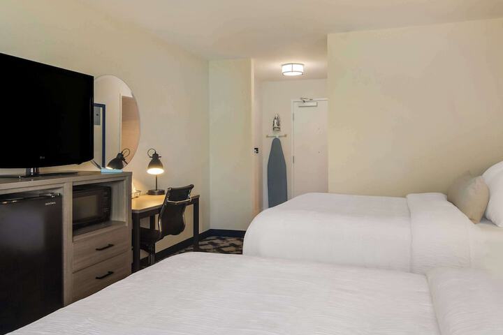 2 Queen Beds (9 of 13)