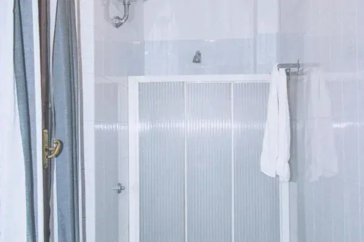 Room 8 of 22
