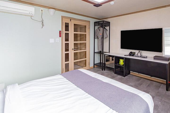Room 42 of 139