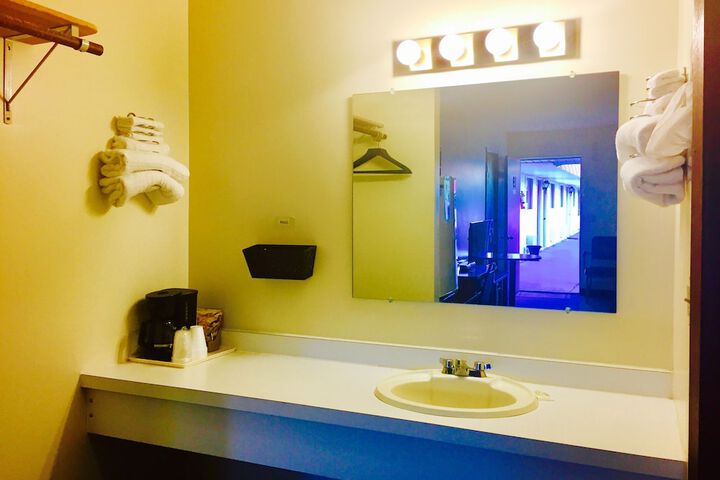 Room 21 of 34