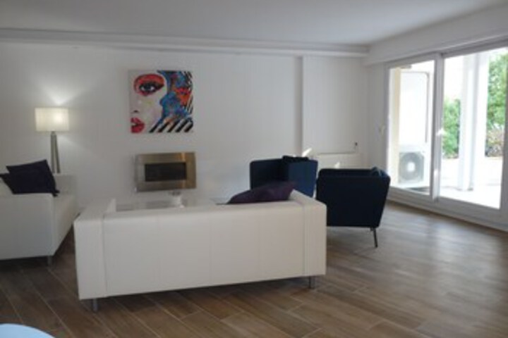 Room 13 of 32